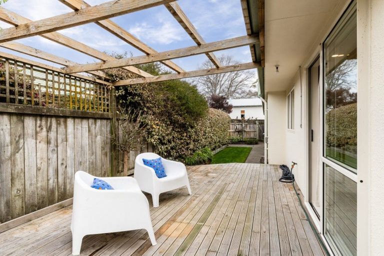 Photo of property in 2 Guthrie Road, Havelock North, 4130