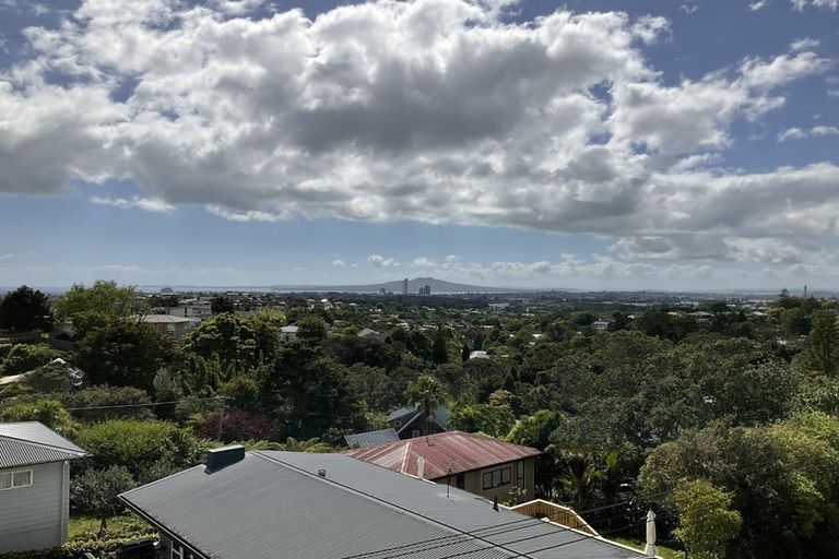 Photo of property in 4/3 Coronation Road, Hillcrest, Auckland, 0627