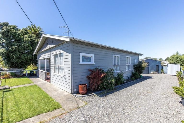 Photo of property in 15 Waverley Street, Waipawa, 4210