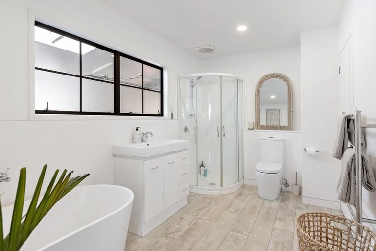 Photo of property in 14a Motuora Road, Manly, Whangaparaoa, 0930
