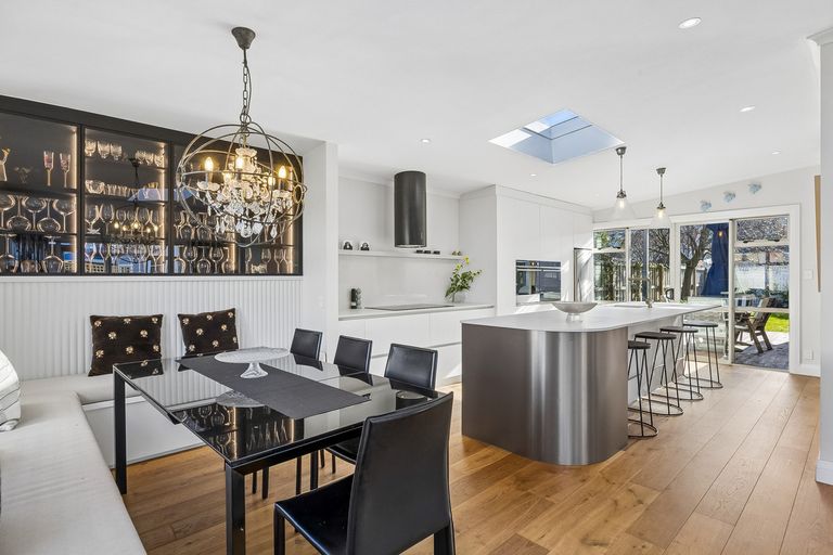 Photo of property in 17 Sandringham Street, Saint Clair, Dunedin, 9012