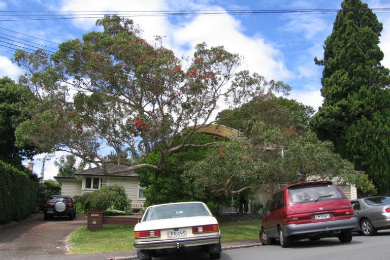Photo of property in 10 Dodson Avenue, Milford, Auckland, 0620