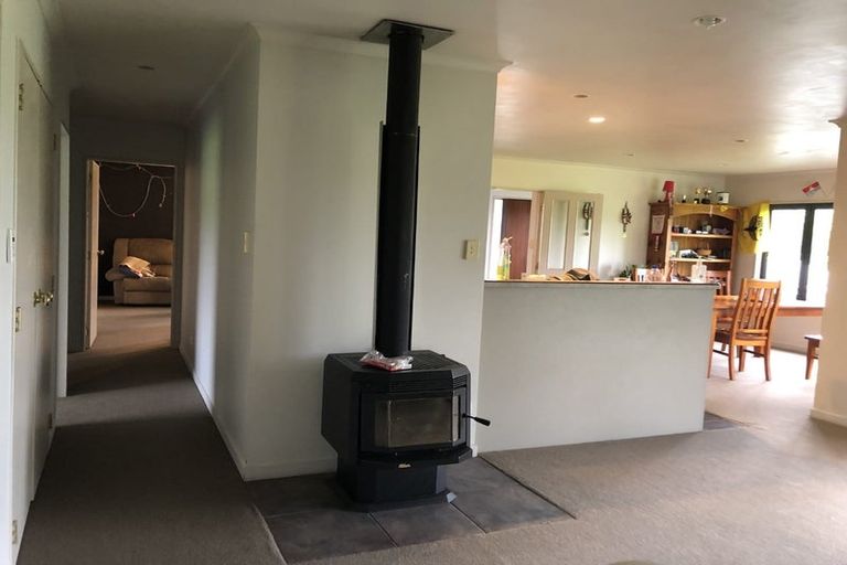 Photo of property in 420 Tararua Road, Levin, 5571