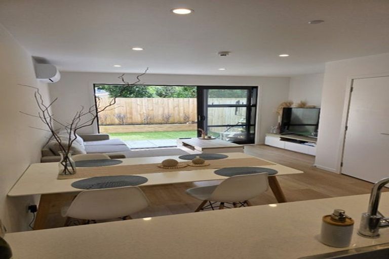 Photo of property in 9/43 Yeovil Road, Te Atatu Peninsula, Auckland, 0610