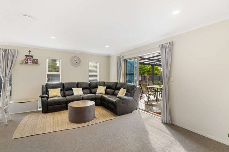 Photo of property in 15 Little Oaks Drive, Yaldhurst, Christchurch, 8042