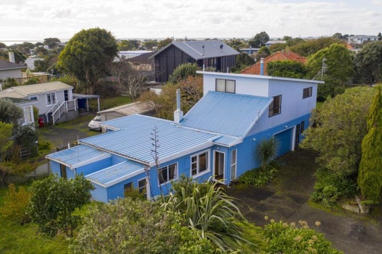 Photo of property in 73 Golf Road, Paraparaumu Beach, Paraparaumu, 5032
