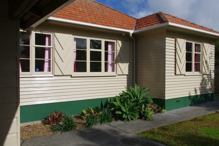 Photo of property in 86 Avondale Road, Avondale, Christchurch, 8061