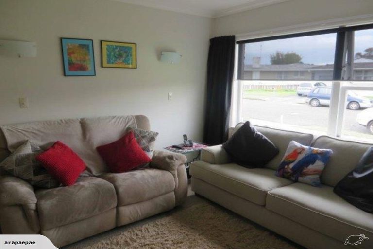 Photo of property in 55 Karaka Crescent, Levin, 5510