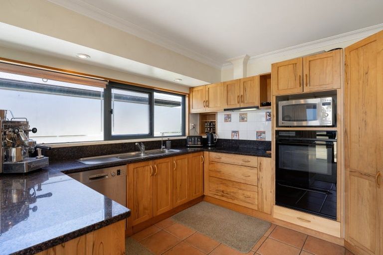 Photo of property in 190 Marine Parade, Mount Maunganui, 3116
