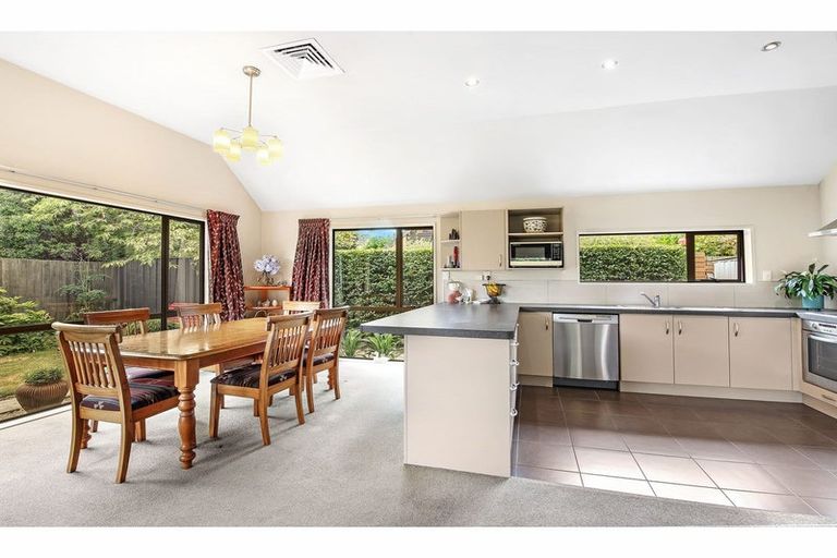 Photo of property in 2/35 Glenburn Place, Avonhead, Christchurch, 8042