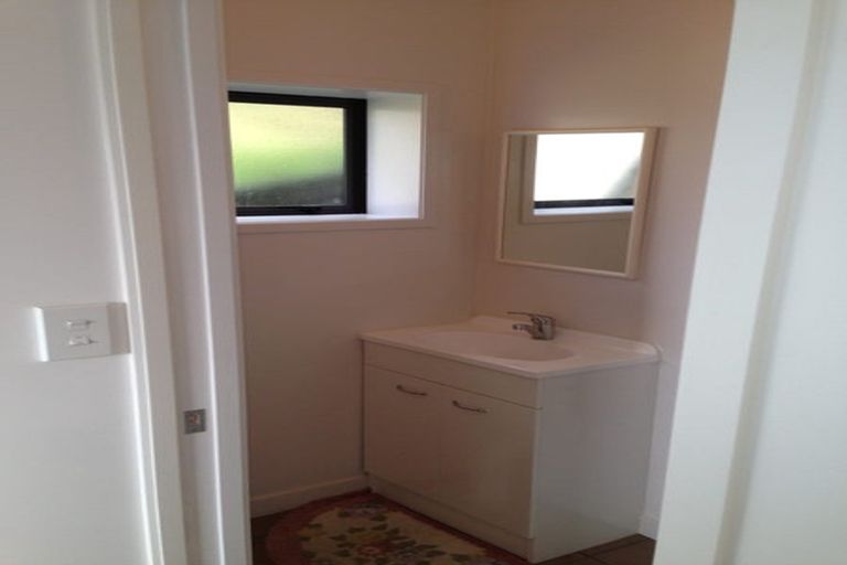 Photo of property in 11b Kiwi Esplanade, Mangere Bridge, Auckland, 2022