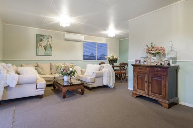 Photo of property in 31 Dunton Drive, Welcome Bay, Tauranga, 3112