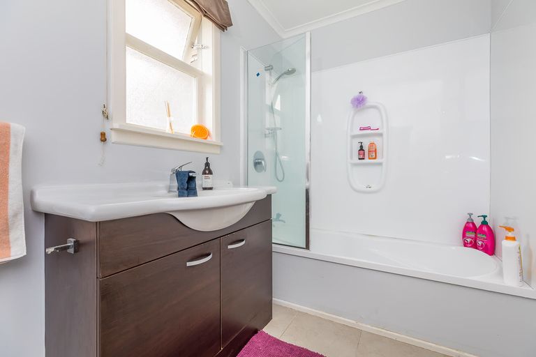 Photo of property in 111a Clevedon Road, Papakura, 2110