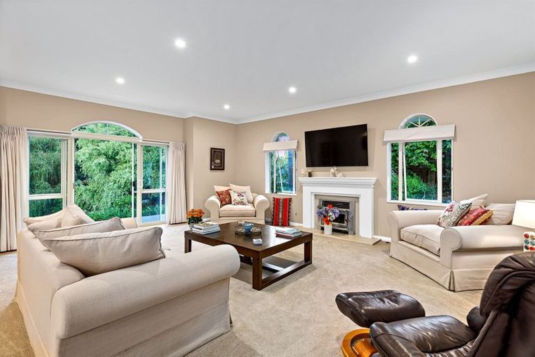 Photo of property in 7 Hobbs Road, Matakatia, Whangaparaoa, 0930