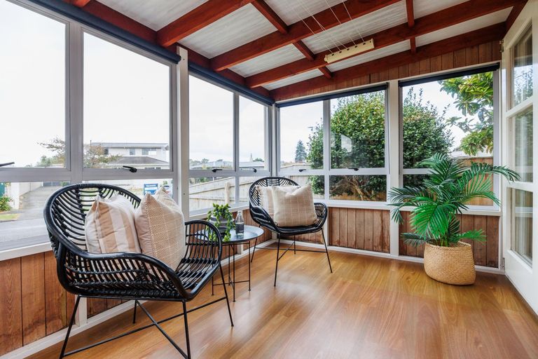 Photo of property in 4 Ellesmere Crescent, Highbury, Palmerston North, 4412