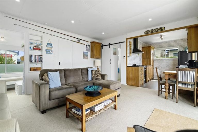 Photo of property in 17 Pukehina Parade, Pukehina, 3189