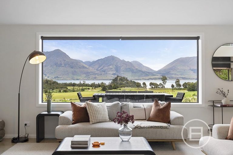 Photo of property in 18 Lookout Drive, Mount Creighton, Queenstown, 9371