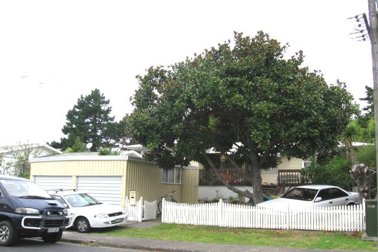 Photo of property in 11 Paramu Avenue, Birkdale, Auckland, 0626