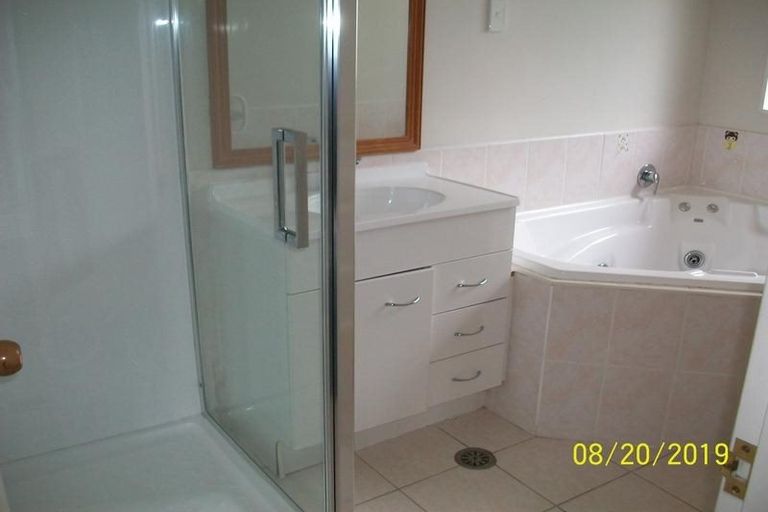 Photo of property in 10 Basra Drive, Henderson, Auckland, 0612