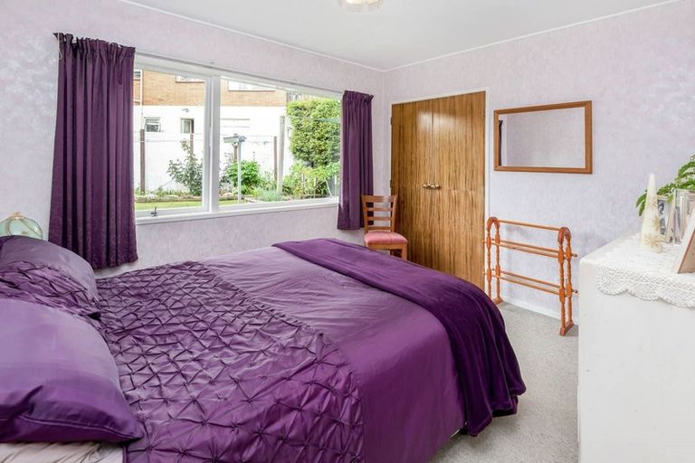 Photo of property in 15 La Perouse Street, Botany Downs, Auckland, 2010