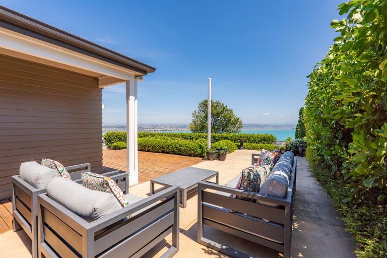 Photo of property in 135 Thompson Road, Bluff Hill, Napier, 4110