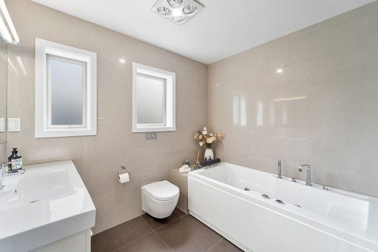 Photo of property in 19 Robin Lane, Browns Bay, Auckland, 0630