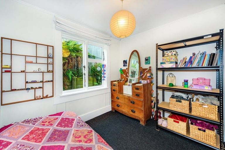 Photo of property in 10 Cornwall Road, Lyttelton, 8082