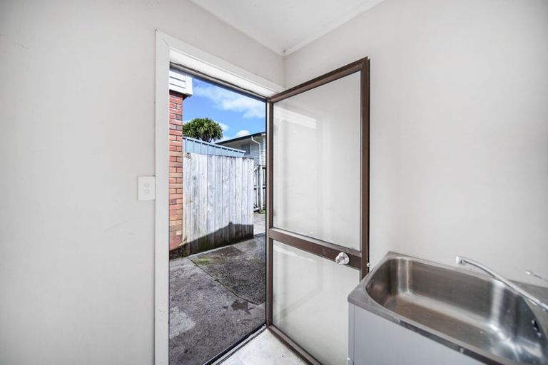 Photo of property in 12 Ronald Place, Manurewa, Auckland, 2102