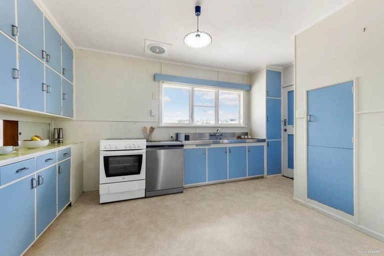 Photo of property in 1/37 Shakespeare Road, Milford, Auckland, 0620