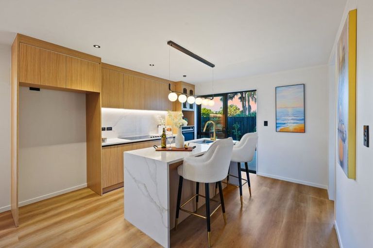 Photo of property in 15b Wilbur Place, Pakuranga Heights, Auckland, 2010