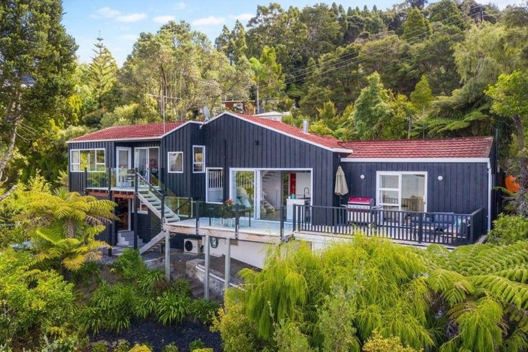 Photo of property in 27 Takahe Road, Titirangi, Auckland, 0604