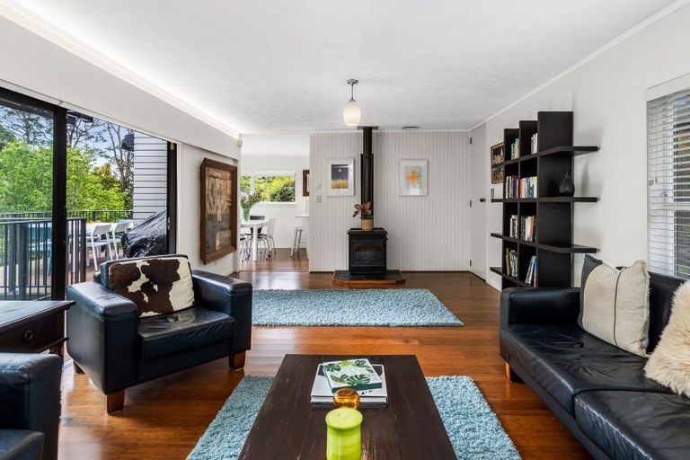 Photo of property in 68 Woodfern Crescent, Titirangi, Auckland, 0604