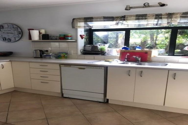Photo of property in 98 Caribbean Drive, Unsworth Heights, Auckland, 0632