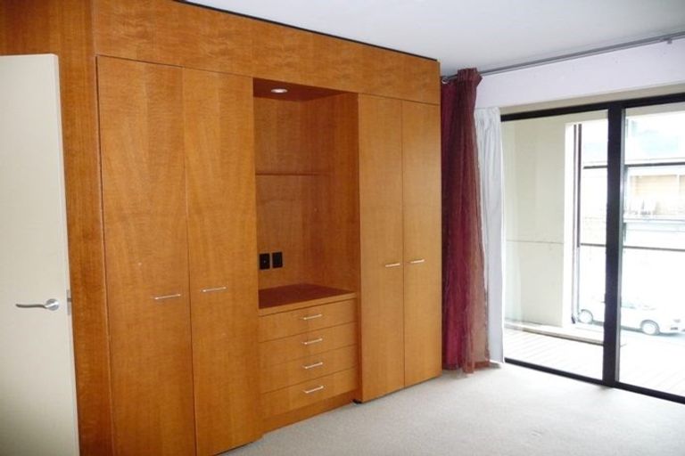 Photo of property in Latitude 37 East Apartments, 1d/20 Pakenham Street East, Auckland Central, Auckland, 1010