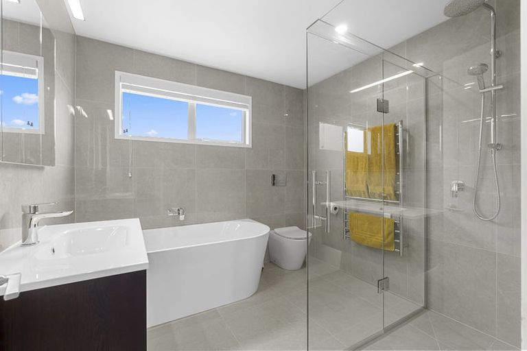 Photo of property in 123 Grovenor Drive, Orewa, 0931