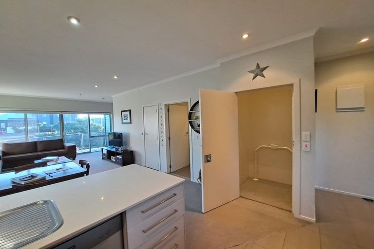 Photo of property in The Strand, 1/16 Ronald Street, Strandon, New Plymouth, 4312