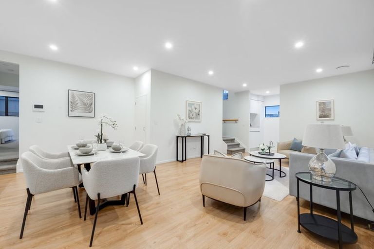 Photo of property in 16 Gosford Drive, Botany Downs, Auckland, 2010