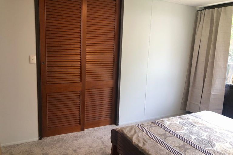 Photo of property in 2/5 Compass Place, Te Atatu Peninsula, Auckland, 0610