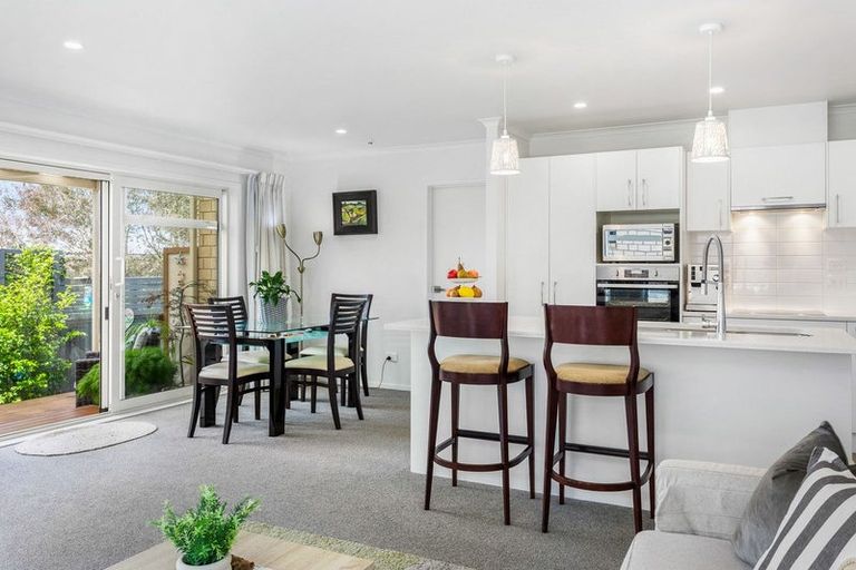 Photo of property in 10 Waitaha Close, Orewa, 0931