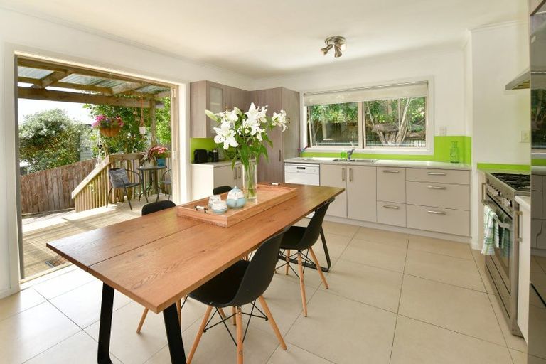 Photo of property in 2/596 Whangaparaoa Road, Stanmore Bay, Whangaparaoa, 0932