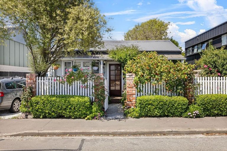 Photo of property in 40 Hargest Crescent, Sydenham, Christchurch, 8023