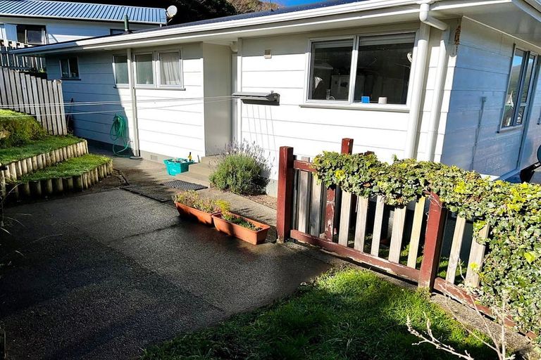 Photo of property in 38 Fiona Grove, Karori, Wellington, 6012