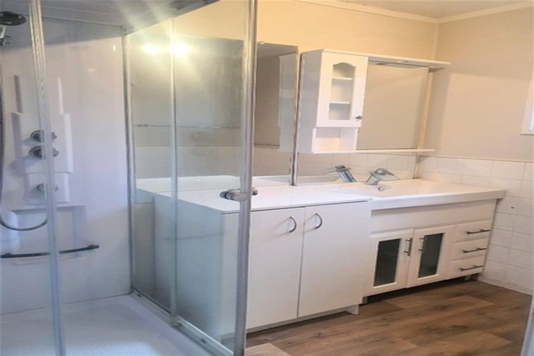 Photo of property in 2 Bellringer Road, Massey, Auckland, 0614