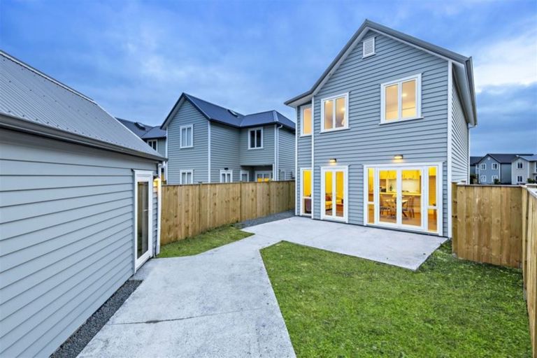 Photo of property in 8 Warbler Crescent, Papakura, 2110