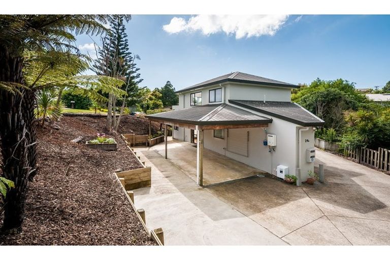 Photo of property in 24a Korotaha Terrace, Rothesay Bay, Auckland, 0630