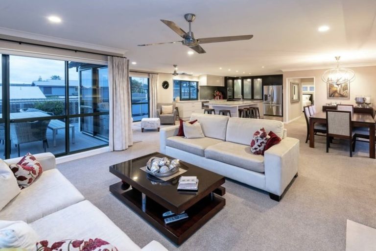 Photo of property in 14a The Parade, Bucklands Beach, Auckland, 2012