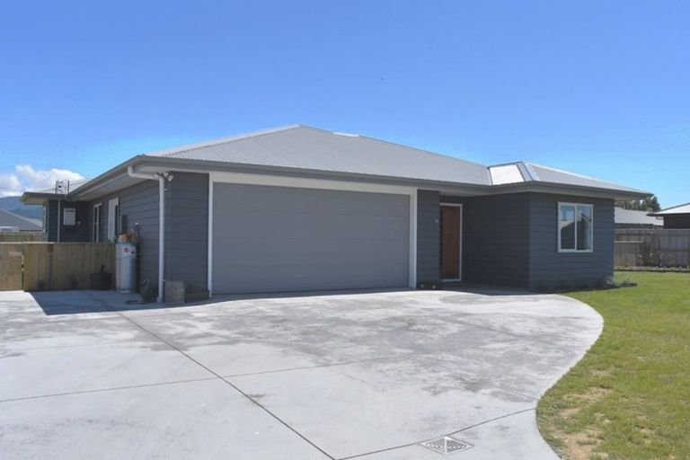 Photo of property in 8 Hartley Avenue, Carterton, 5713