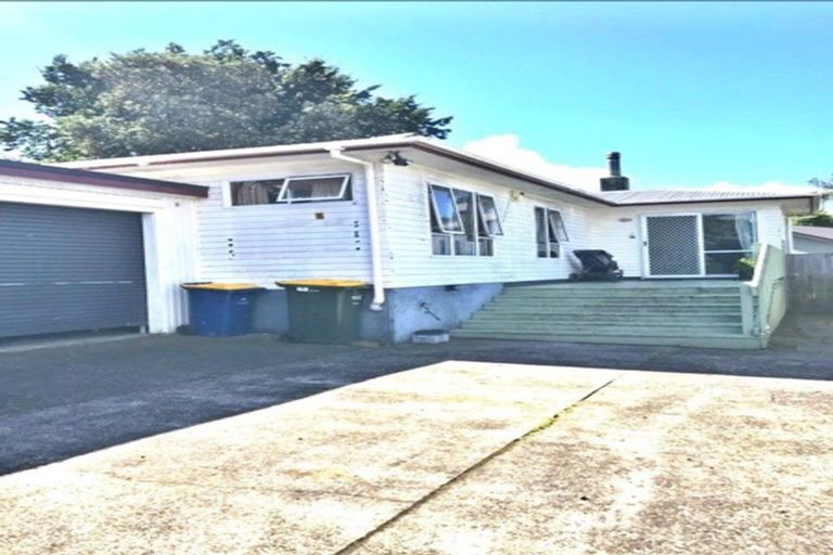Photo of property in 16 Roberts Road, Te Atatu South, Auckland, 0610