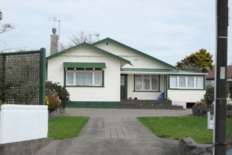 Photo of property in 37a Omata Road, Marfell, New Plymouth, 4310