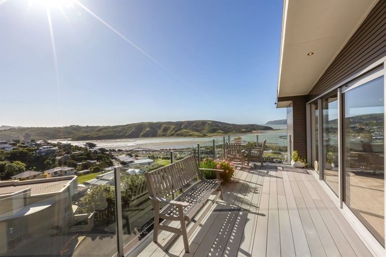 Photo of property in 30 Paremata Drive, Paremata, Porirua, 5024
